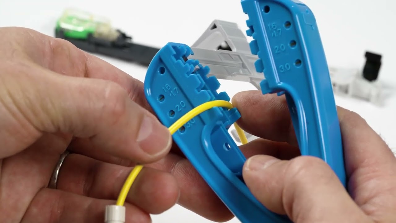 Assembling a QSC 3mm Mechanical Connector with a Jig Kit